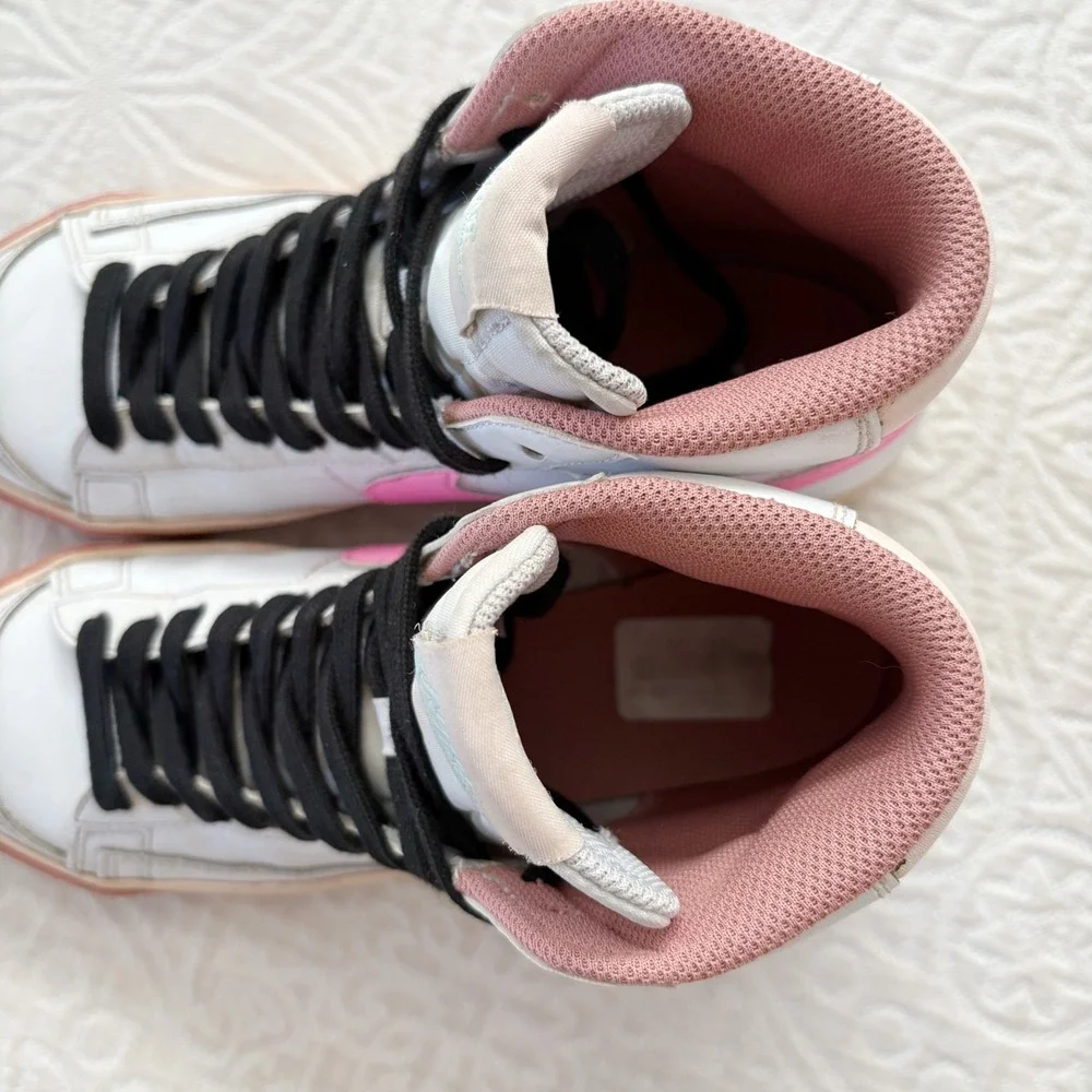 Nike Youth Grade School Blazer Mid 77 Sneakers, White‎ Pink Spell Sz 5Y